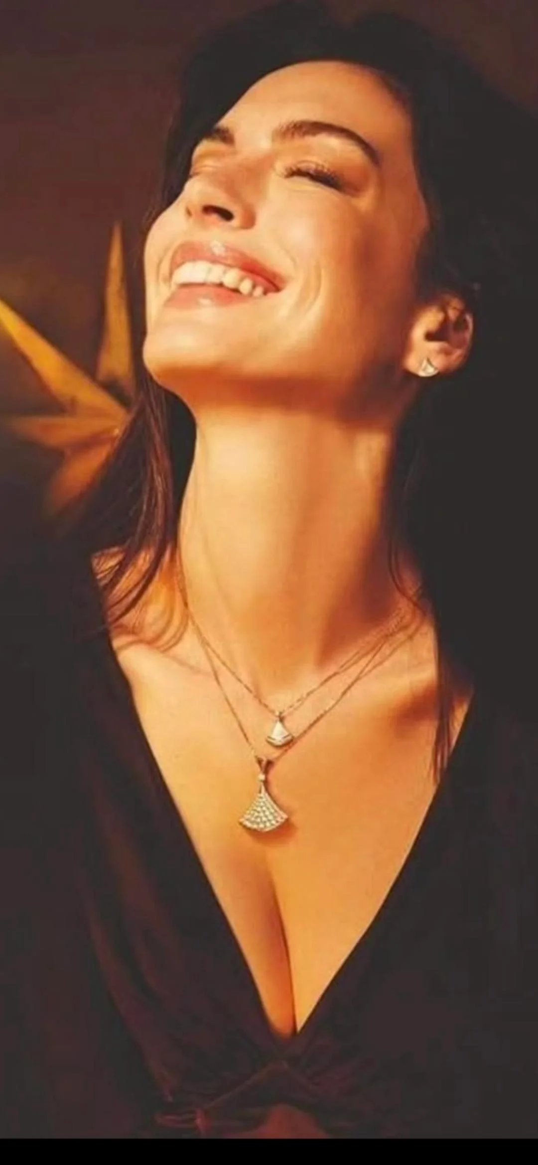 Anne Hathaway, 42 picture 1 of 2