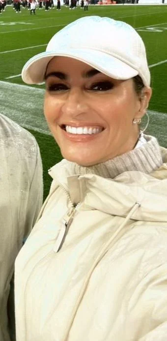 Erin Andrews, 46 picture 1 of 1