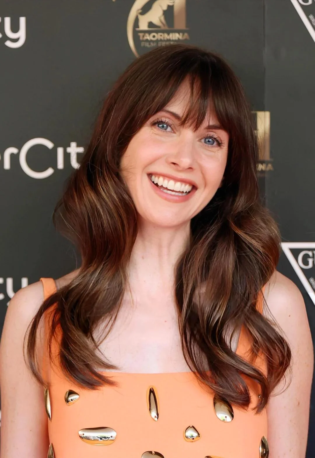 Alison Brie, 42 picture 2 of 7