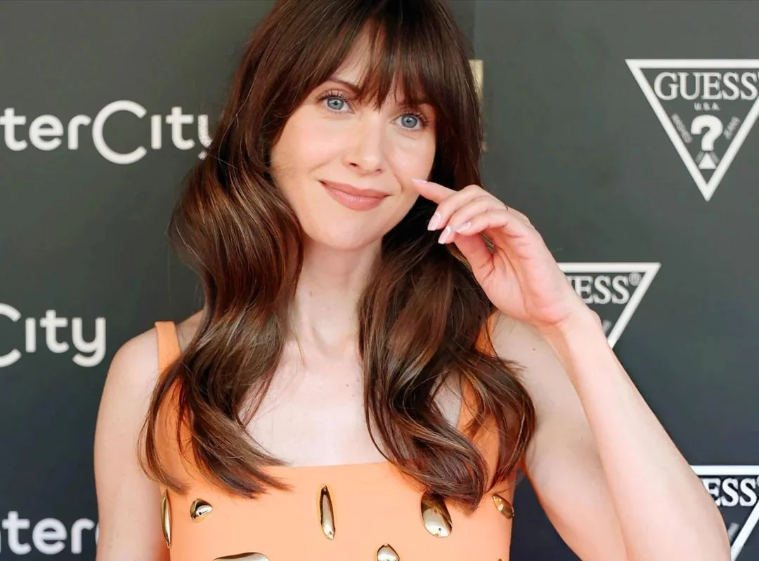 Alison Brie, 42 picture 6 of 7