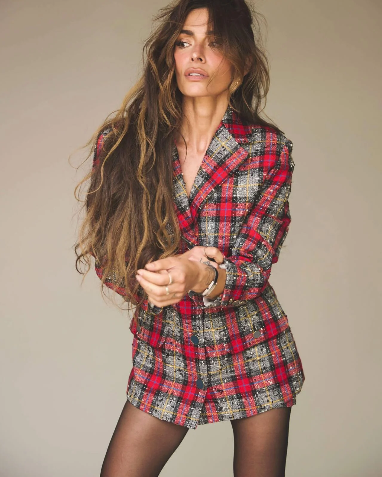 Sarah Shahi, 45 picture 2 of 7