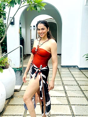 Isha Koppikar, 48'