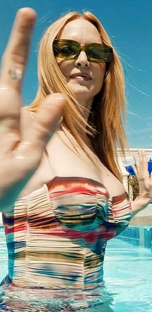 Heather Graham, 55'