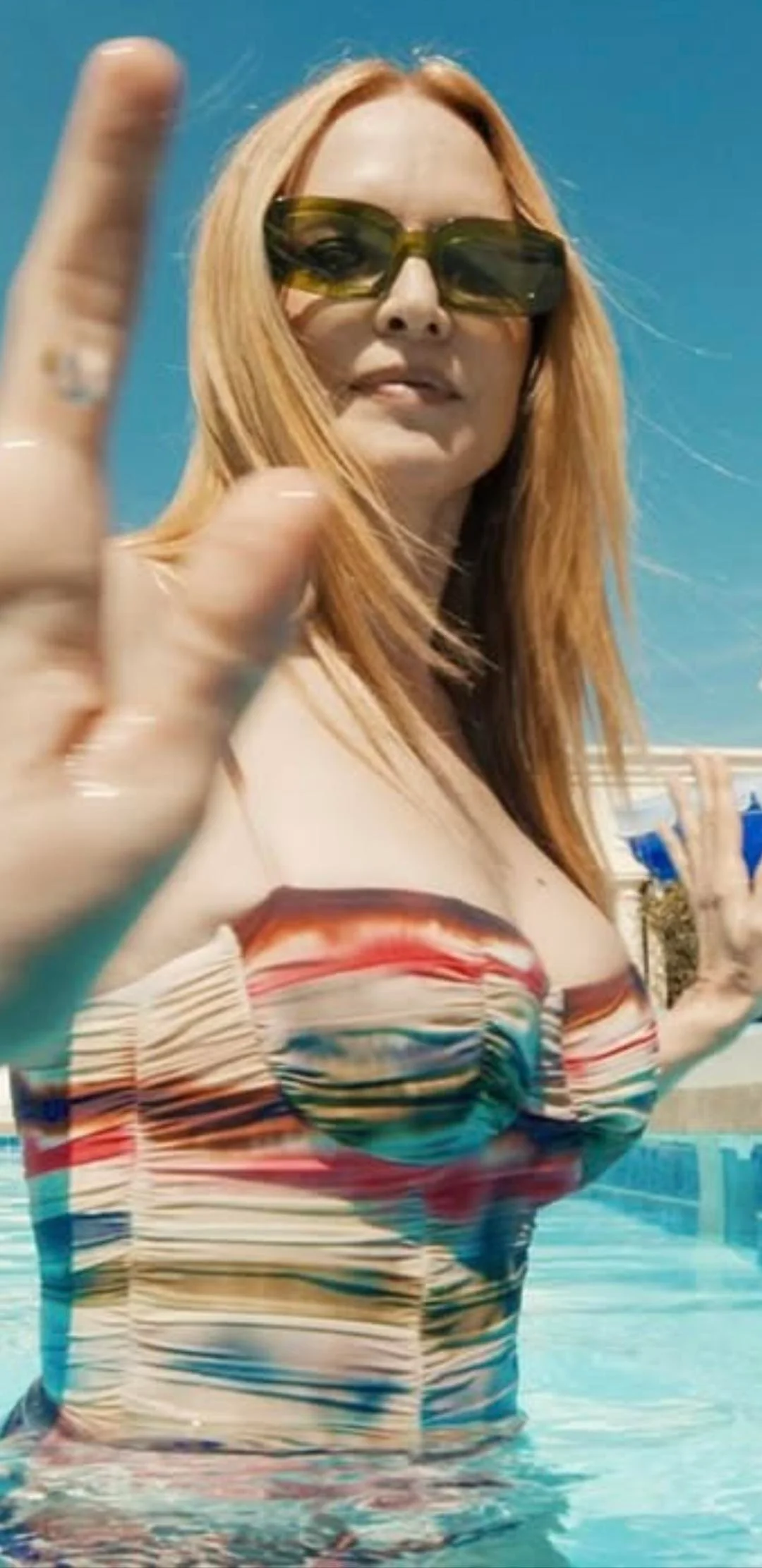 Heather Graham, 55 picture 1 of 2