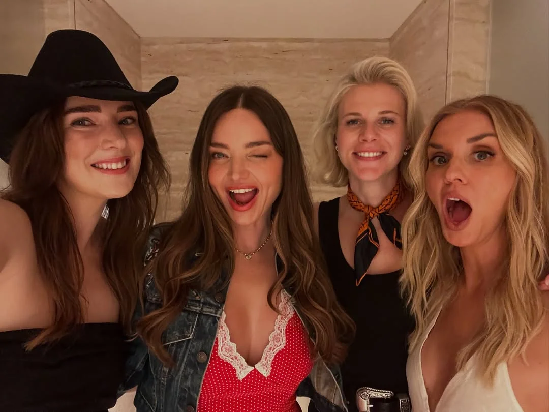 Miranda Kerr, 42 picture 3 of 3