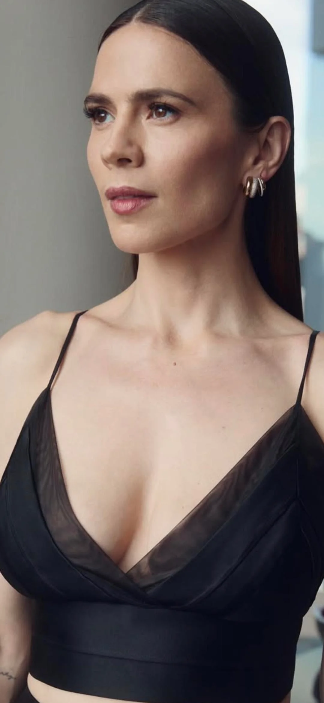 Hayley Atwell, 43 picture 2 of 2