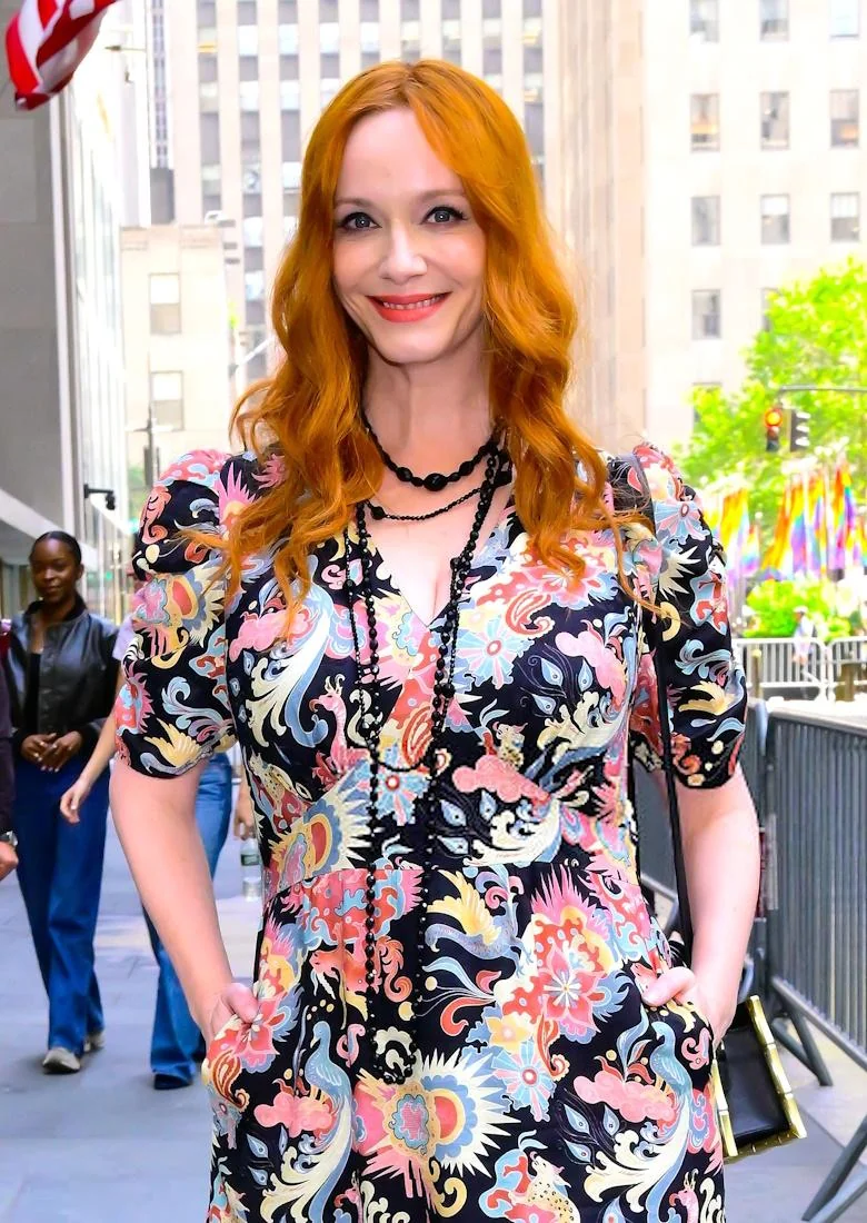 Christina Hendricks, 50 picture 2 of 3