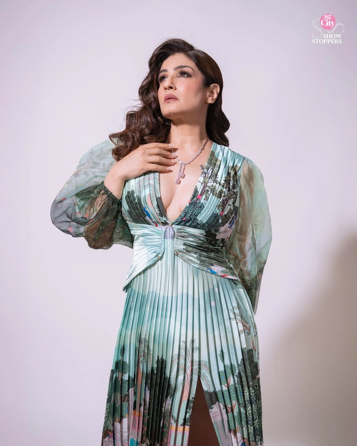Raveena Tandon, 52 picture 1 of 5