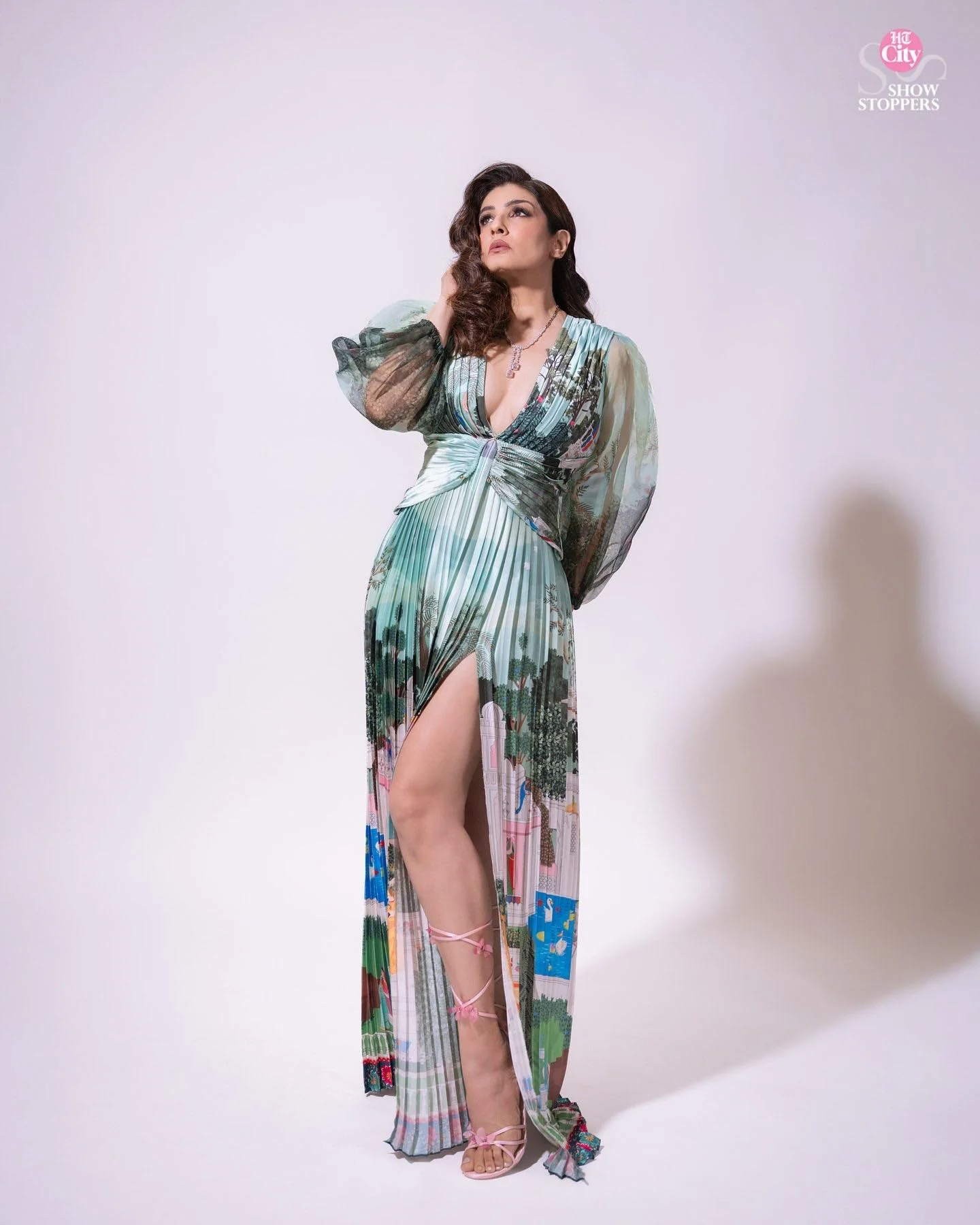 Raveena Tandon, 52 picture 2 of 5