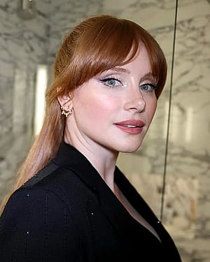 Bryce Dallas Howard, 44'