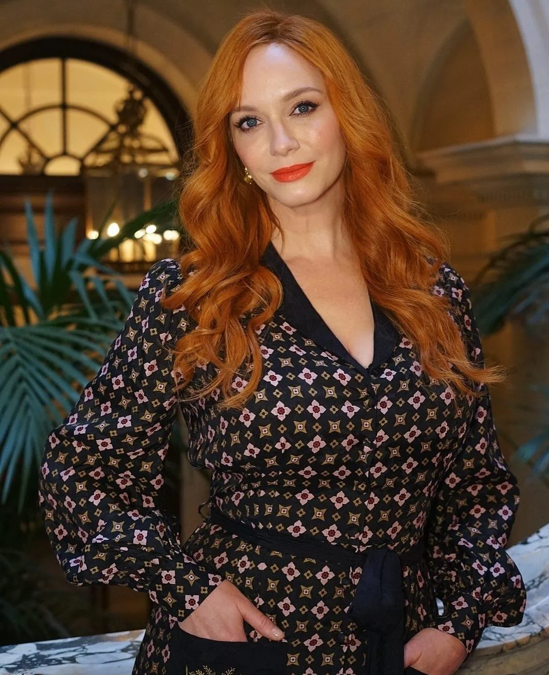 Christina Hendricks, 50 picture 1 of 2