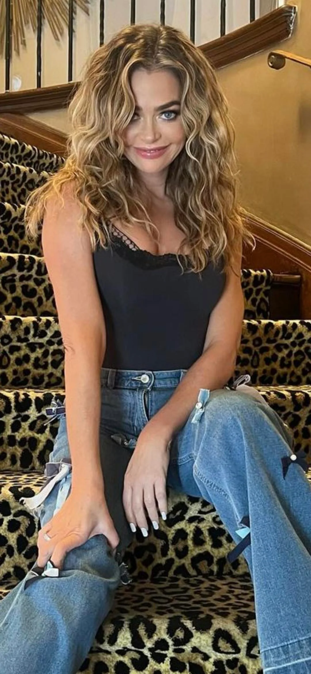 Denise Richards, 53 picture 2 of 2