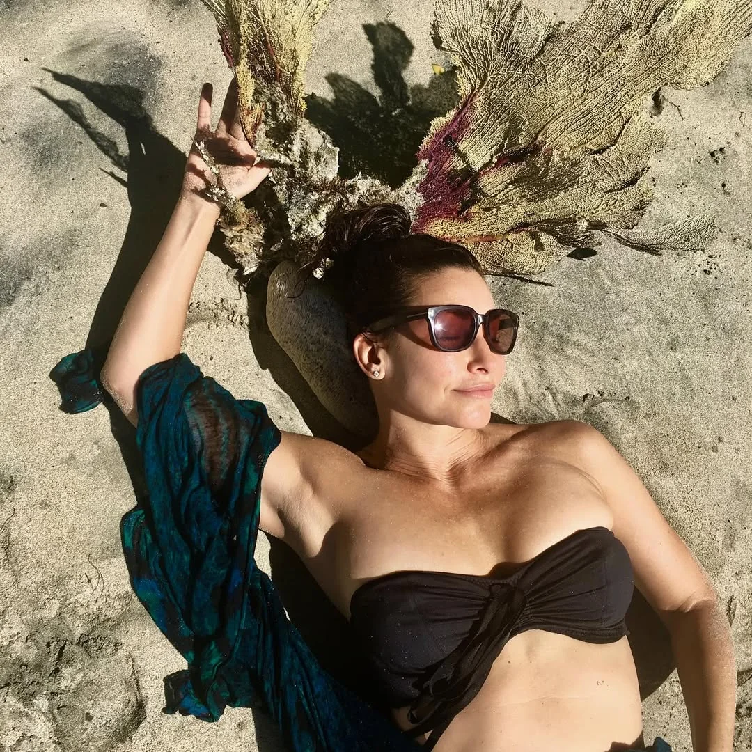 Gina Gershon, 62 picture 2 of 2