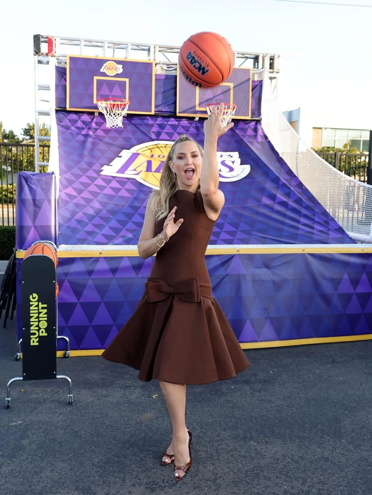 Kate Hudson, 46 picture 1 of 5