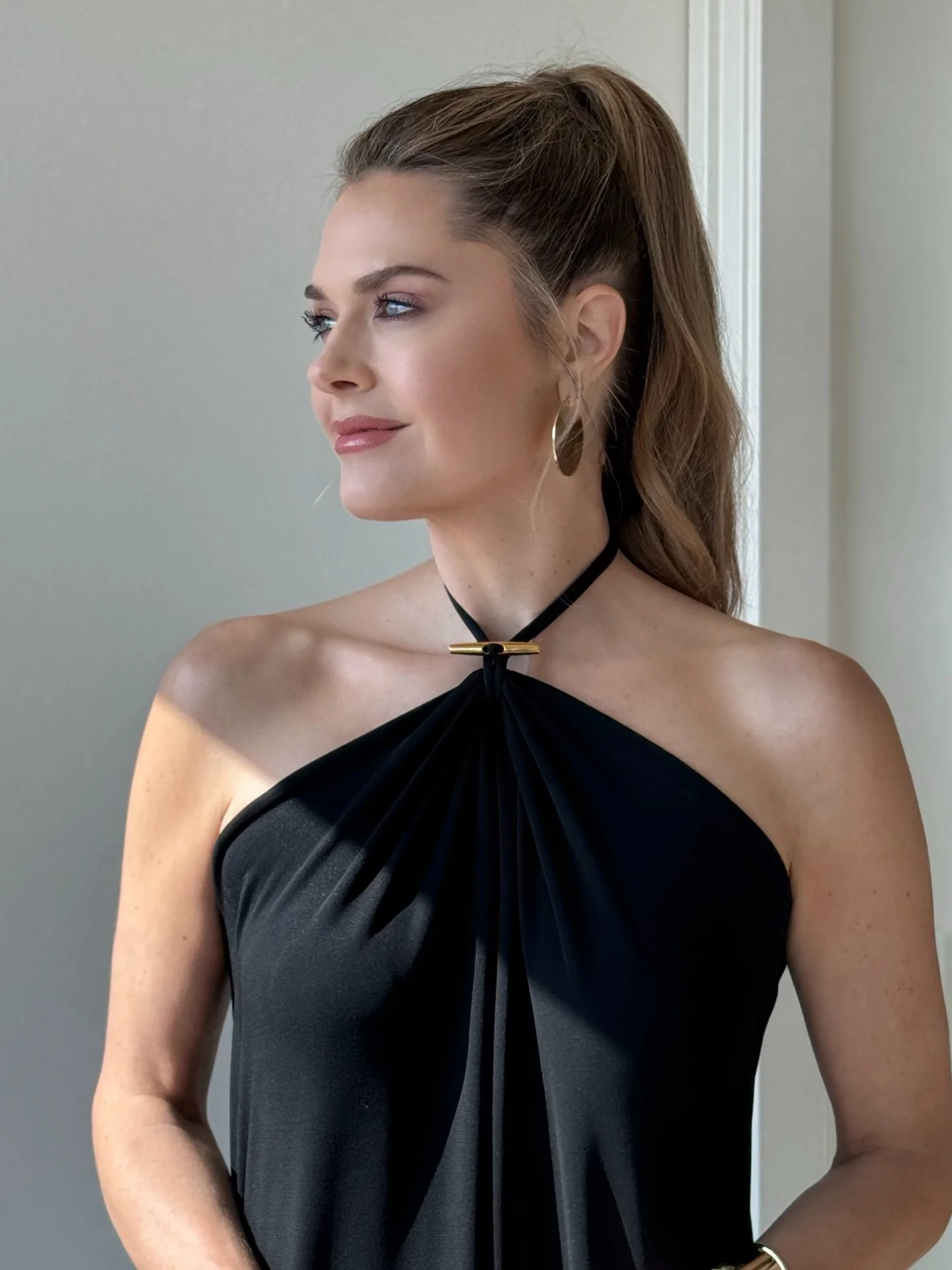 Maggie Lawson, 44 picture 1 of 2