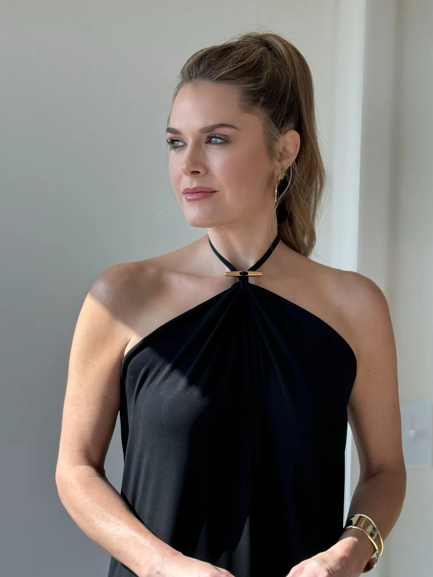 Maggie Lawson, 44 picture 2 of 2