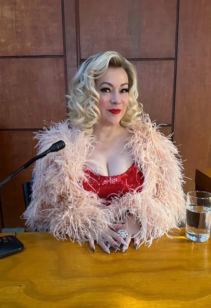 Jennifer Tilly, 66 picture 2 of 2