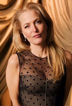 Gillian Anderson, 55'
