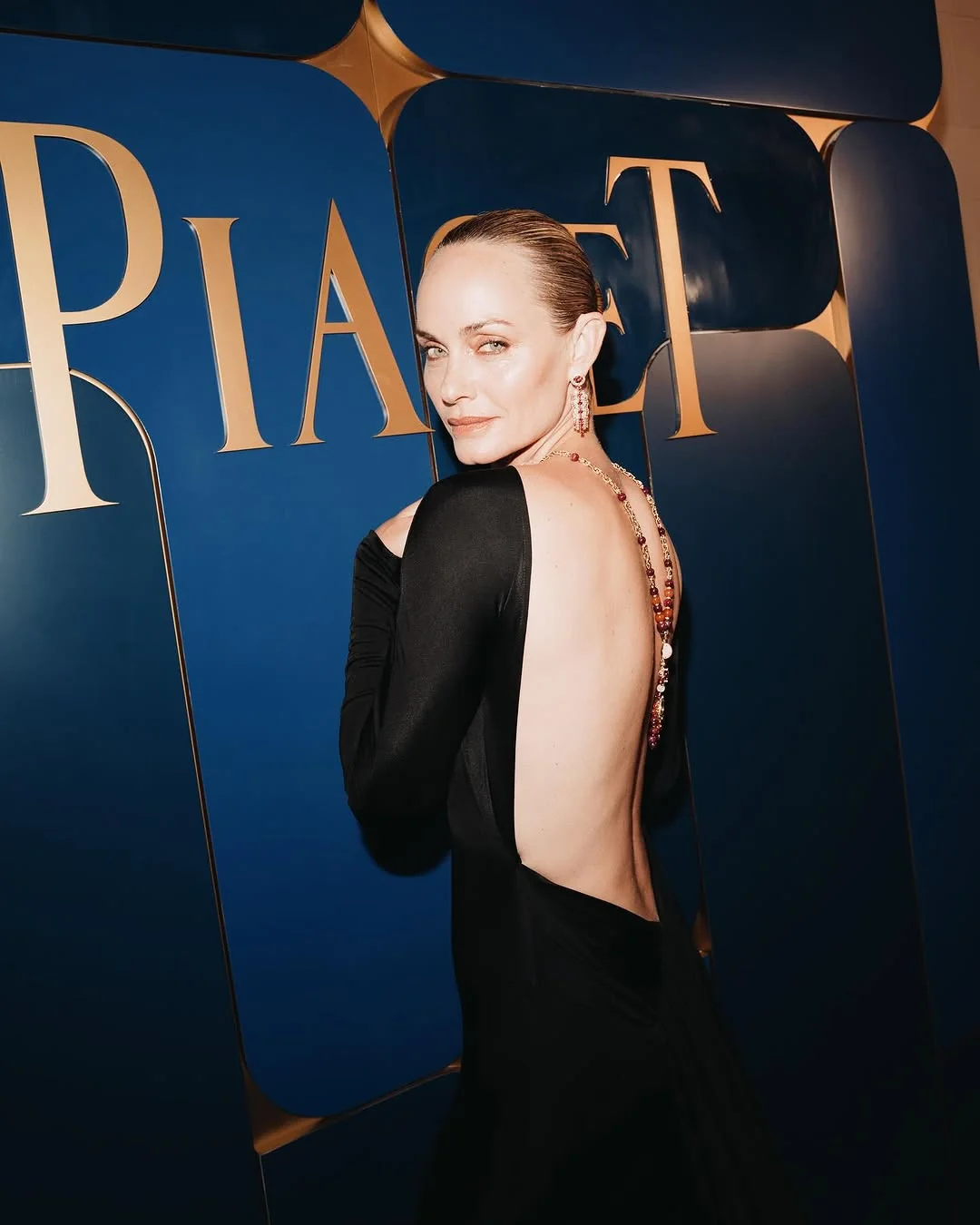 Amber Valletta, 51 picture 4 of 4