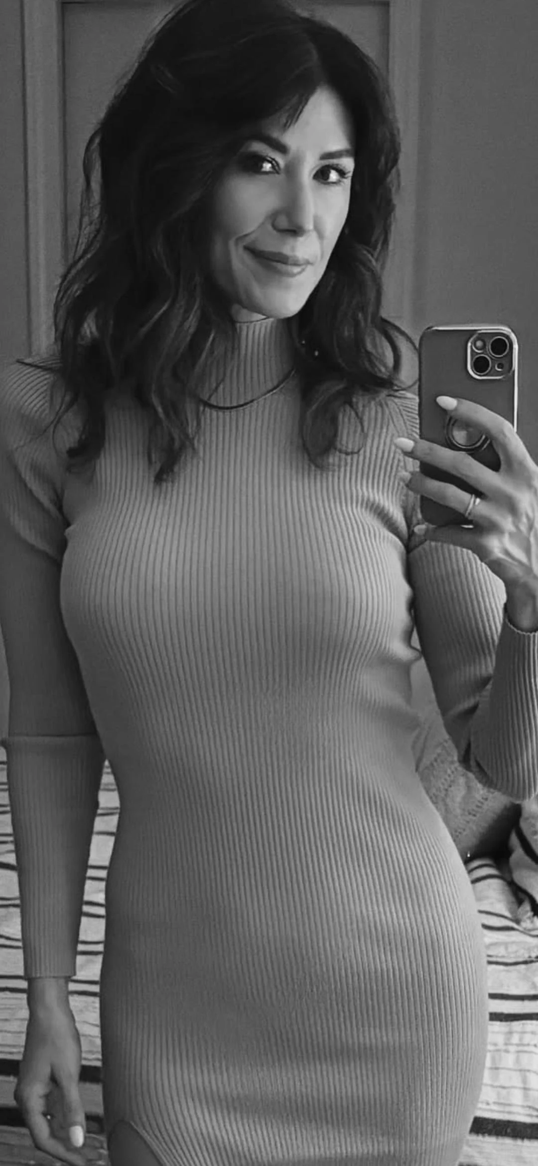 Jewel Staite, 43 picture 2 of 2