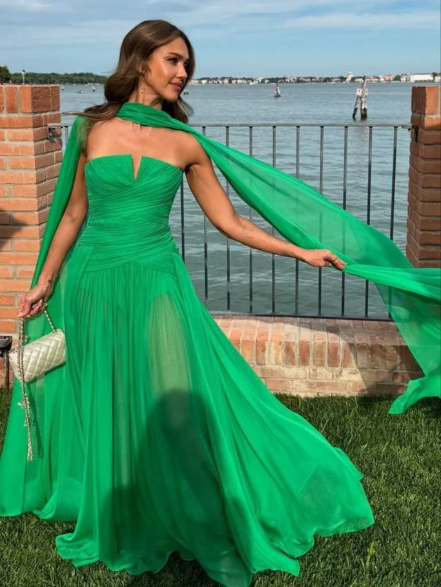 Jessica Alba, 44 picture 1 of 2