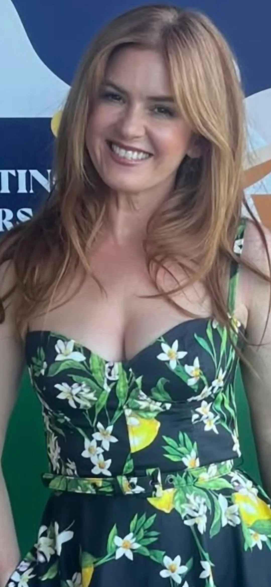 Isla Fisher, 49 picture 1 of 2