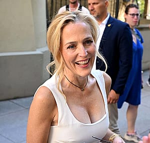 Gillian Anderson, 56'