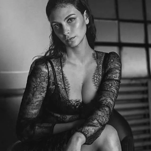 Morena Baccarin, 46 picture 3 of 6