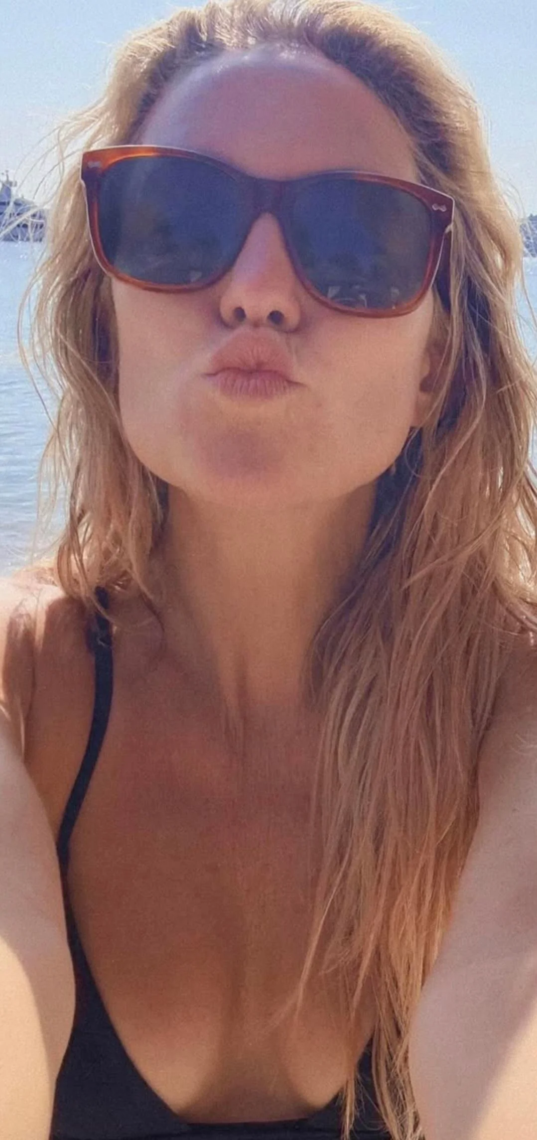 Kate Hudson, 46 picture 2 of 2