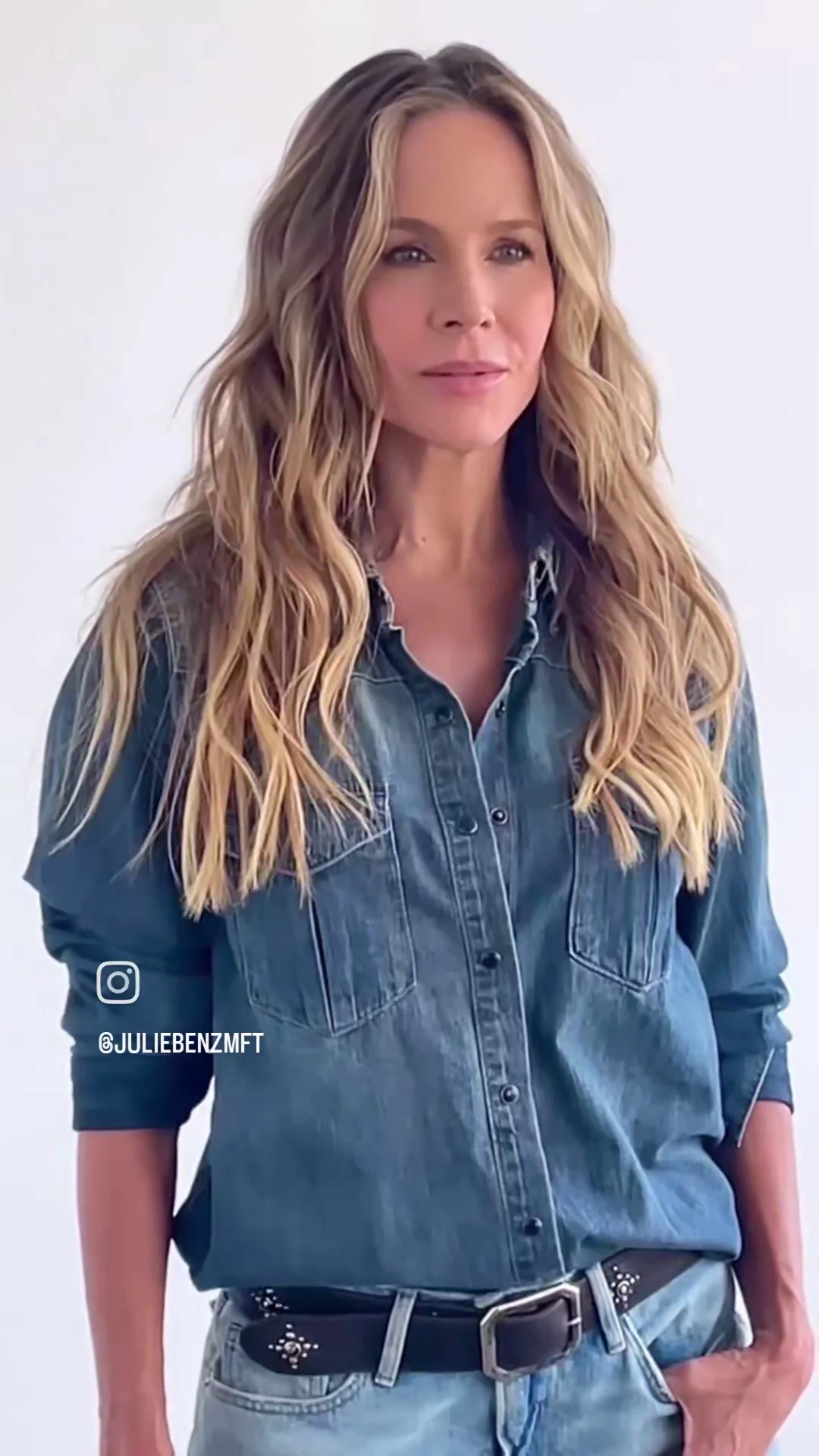 Julie Benz, 53 picture 3 of 3
