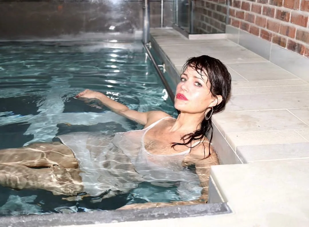 Carla Gugino, 53 picture 1 of 1