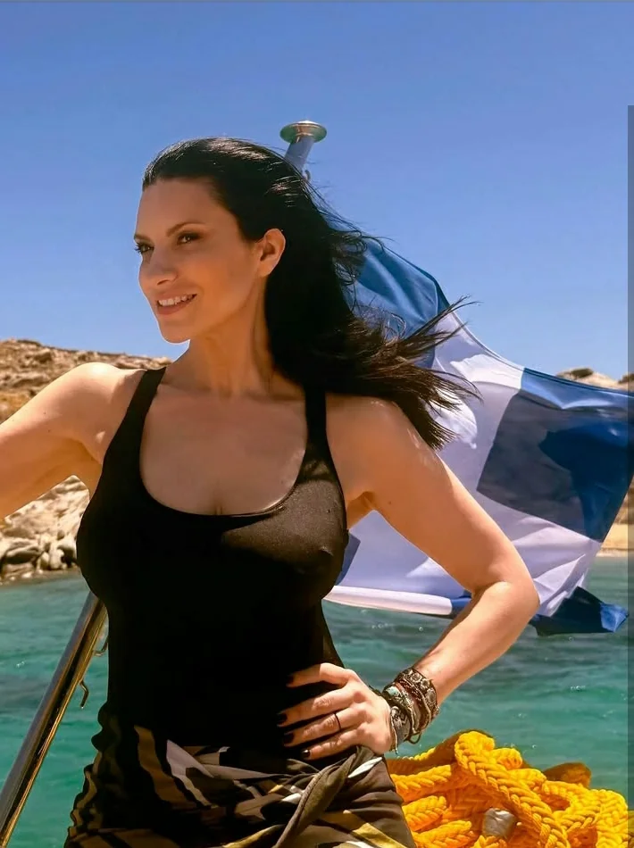 Laura Pausini, 51 picture 2 of 2