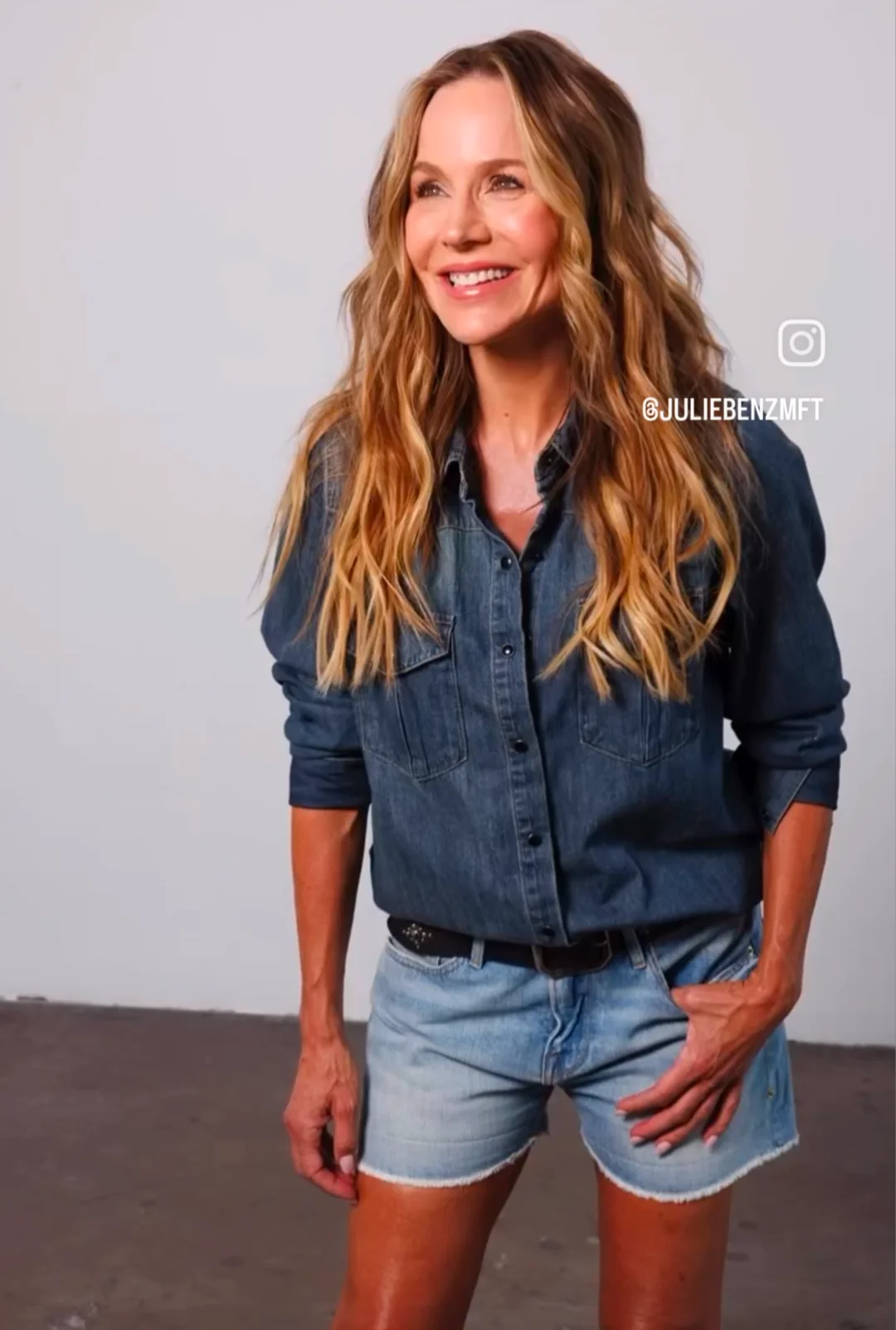Julie Benz, 53 picture 2 of 16