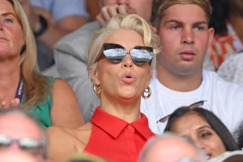 Hannah Waddingham, 50 picture 1 of 3