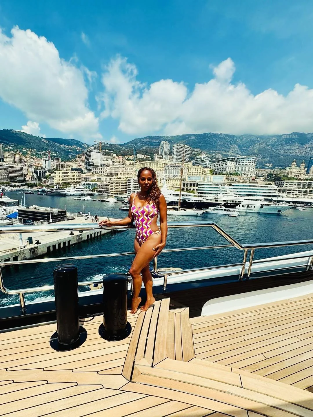 Holly Robinson Peete, 60 picture 2 of 2