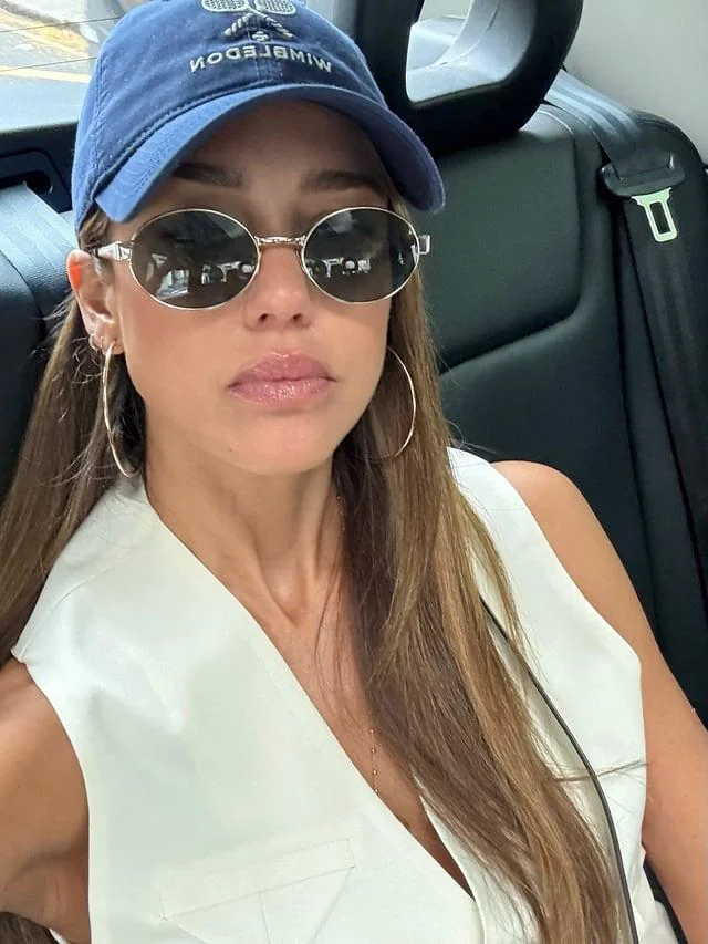Jessica Alba, 44 picture 2 of 2