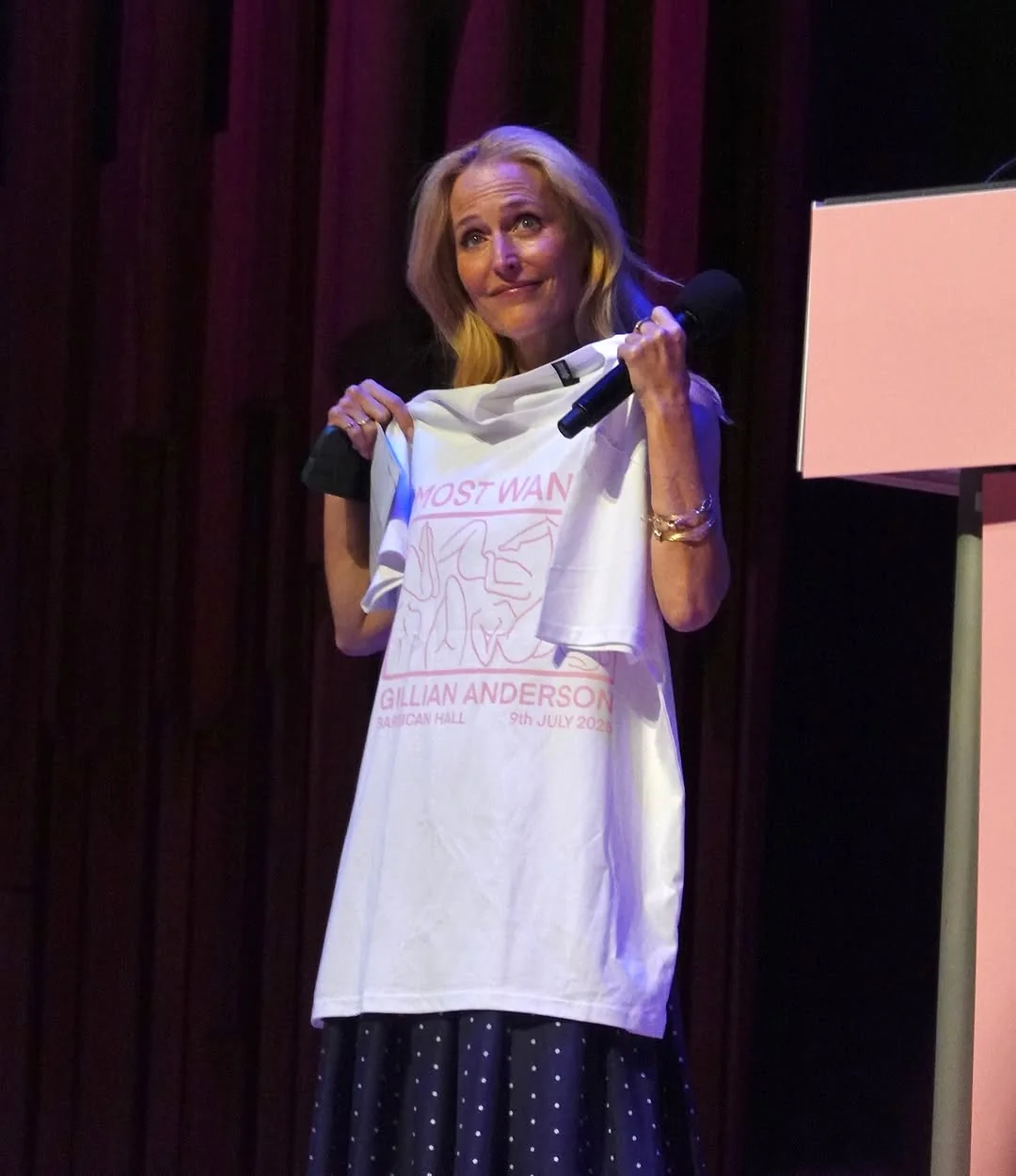 Gillian Anderson, 56 picture 2 of 4