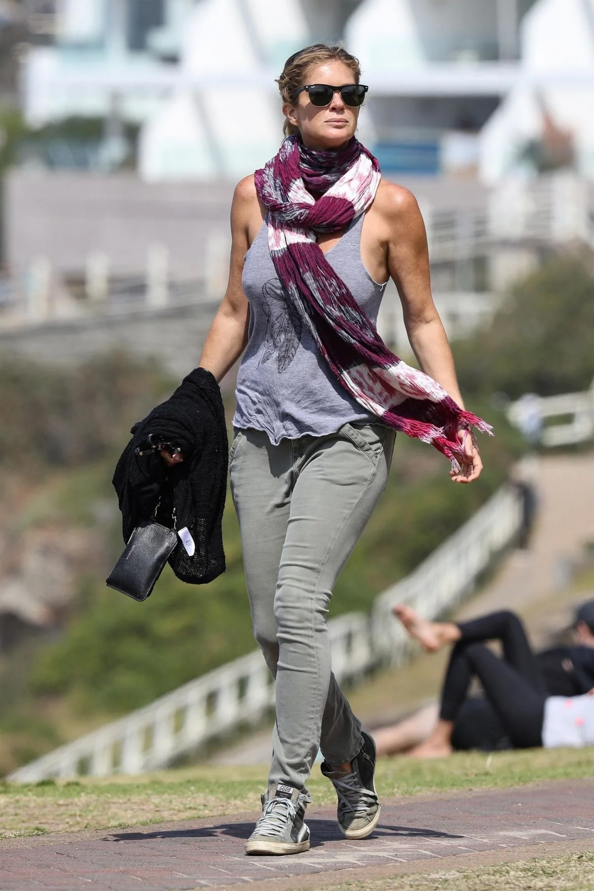 Rachel Hunter, 47 picture 5 of 8