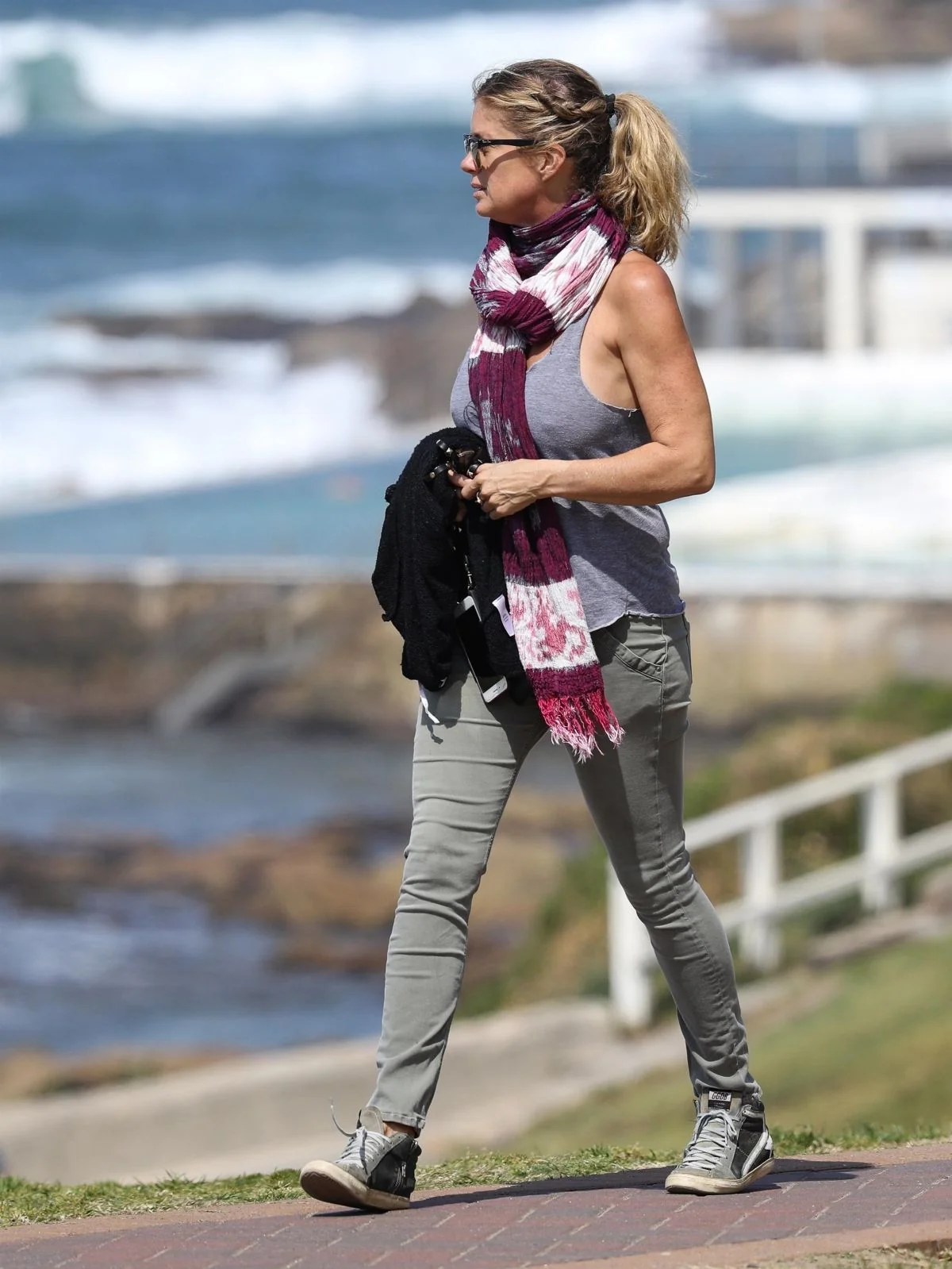 Rachel Hunter, 47 picture 8 of 8