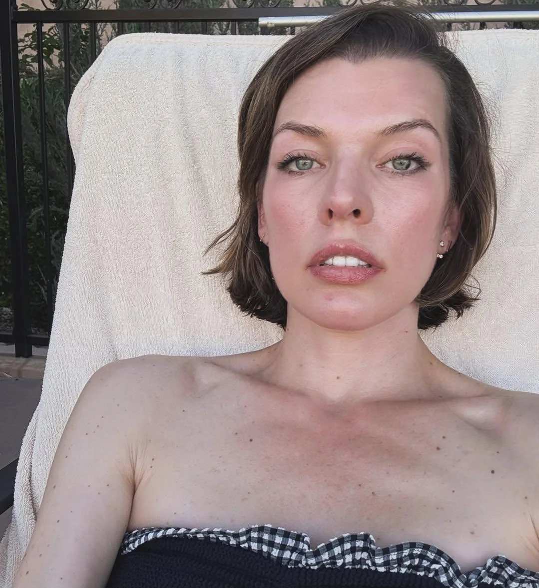 Milla Jovovich, 49 picture 1 of 1