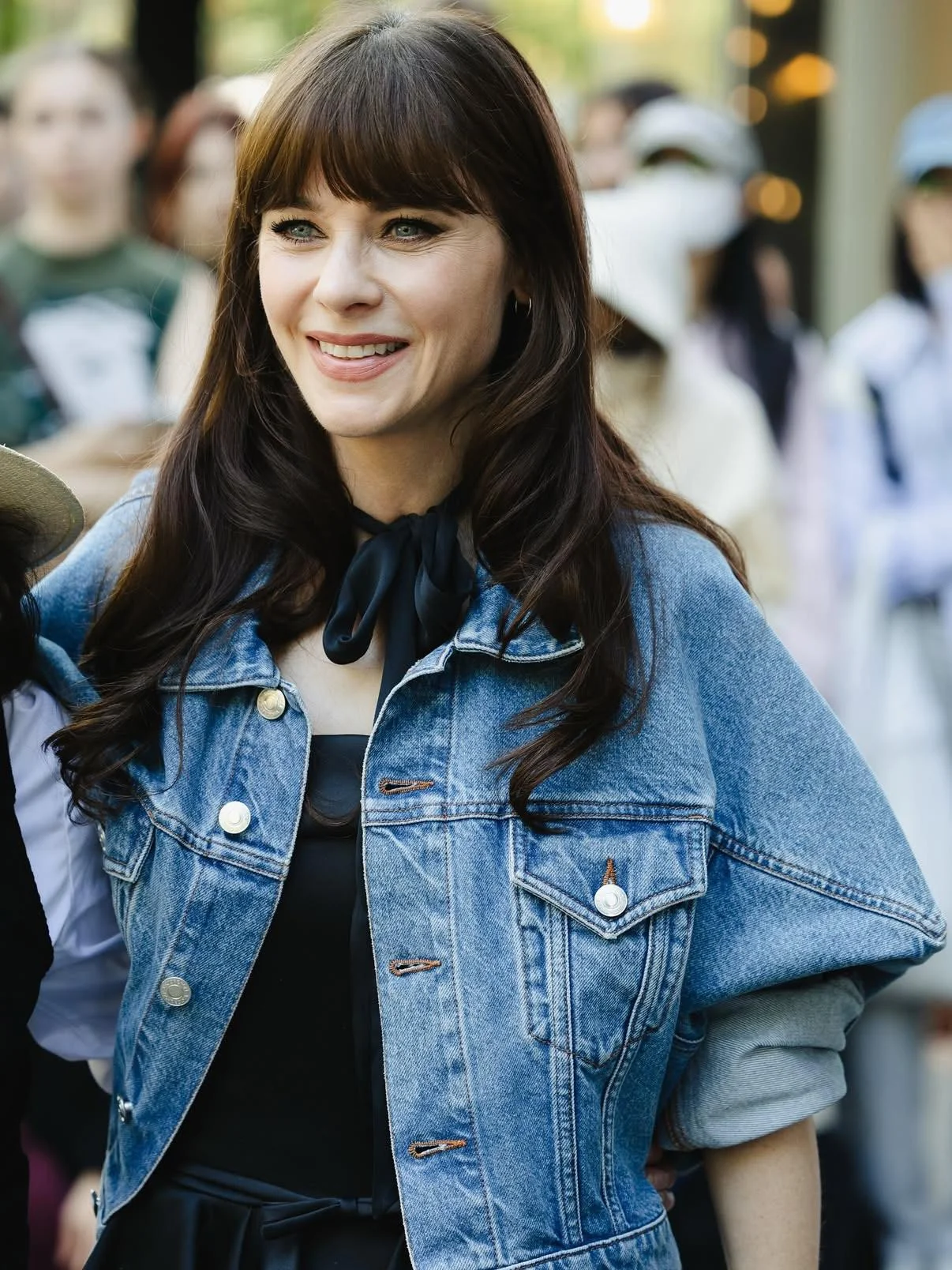 Zooey Deschanel, 45 picture 2 of 6