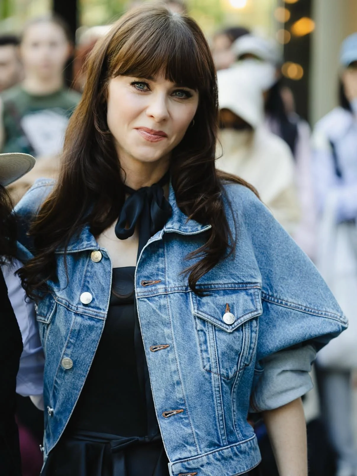 Zooey Deschanel, 45 picture 4 of 6