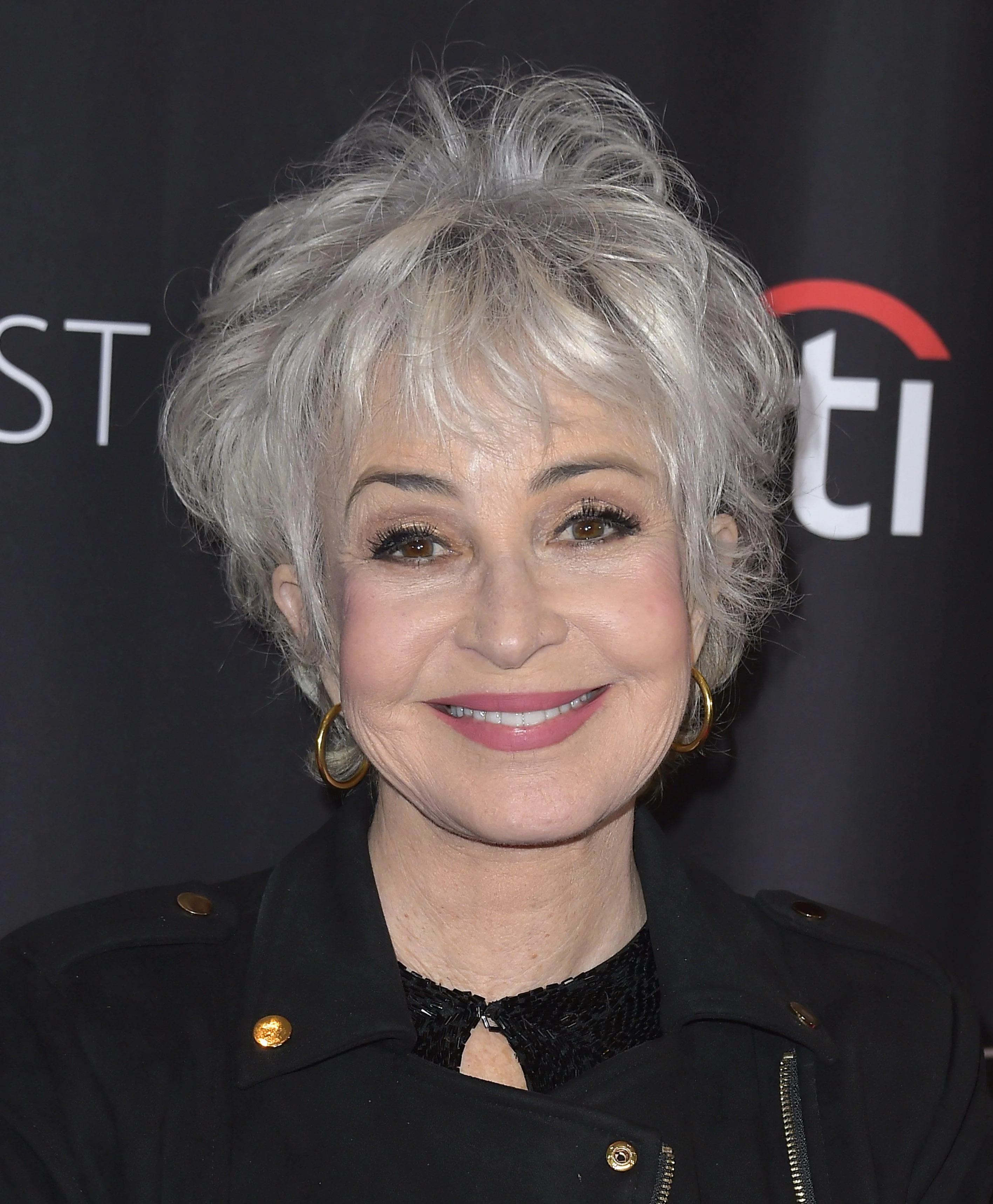 Annie Potts, 71 picture 1 of 1