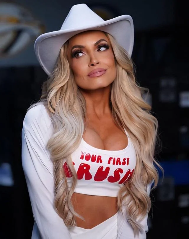 Trish Stratus, 49 picture 1 of 3