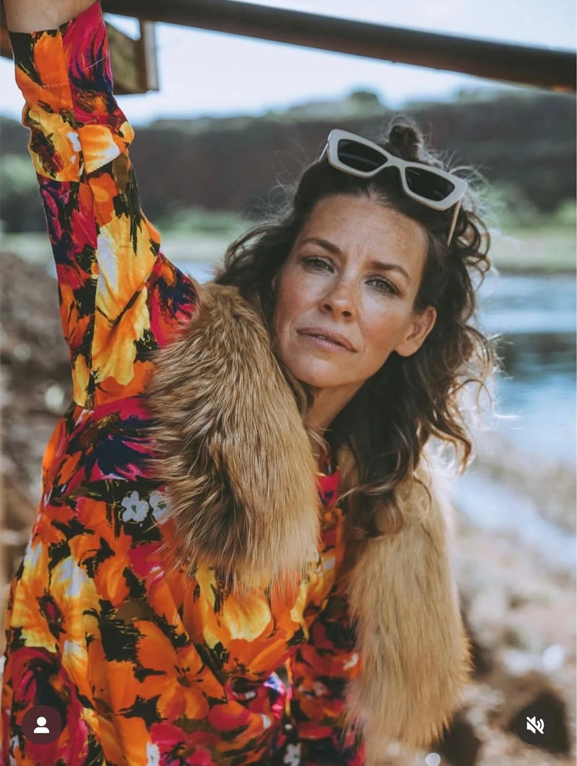 Evangeline Lilly, 45 picture 2 of 3