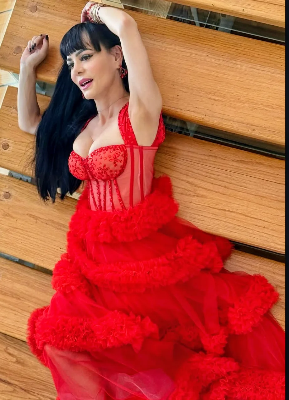 Maribel Guardia, 66 picture 1 of 4
