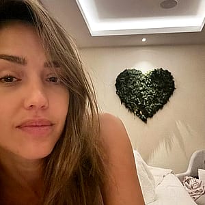 Jessica Alba, 44'