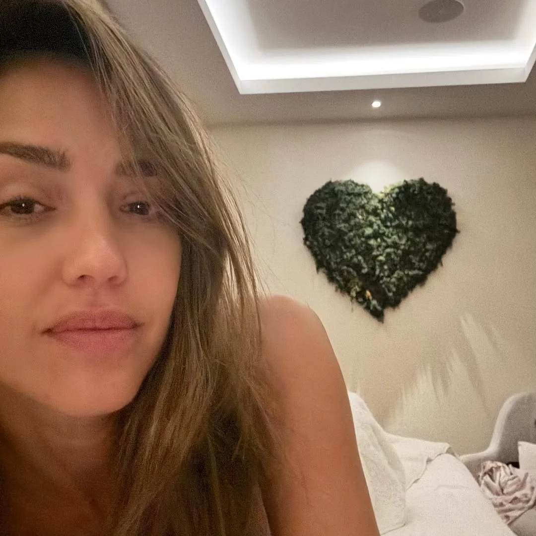 Jessica Alba, 44 picture 1 of 5