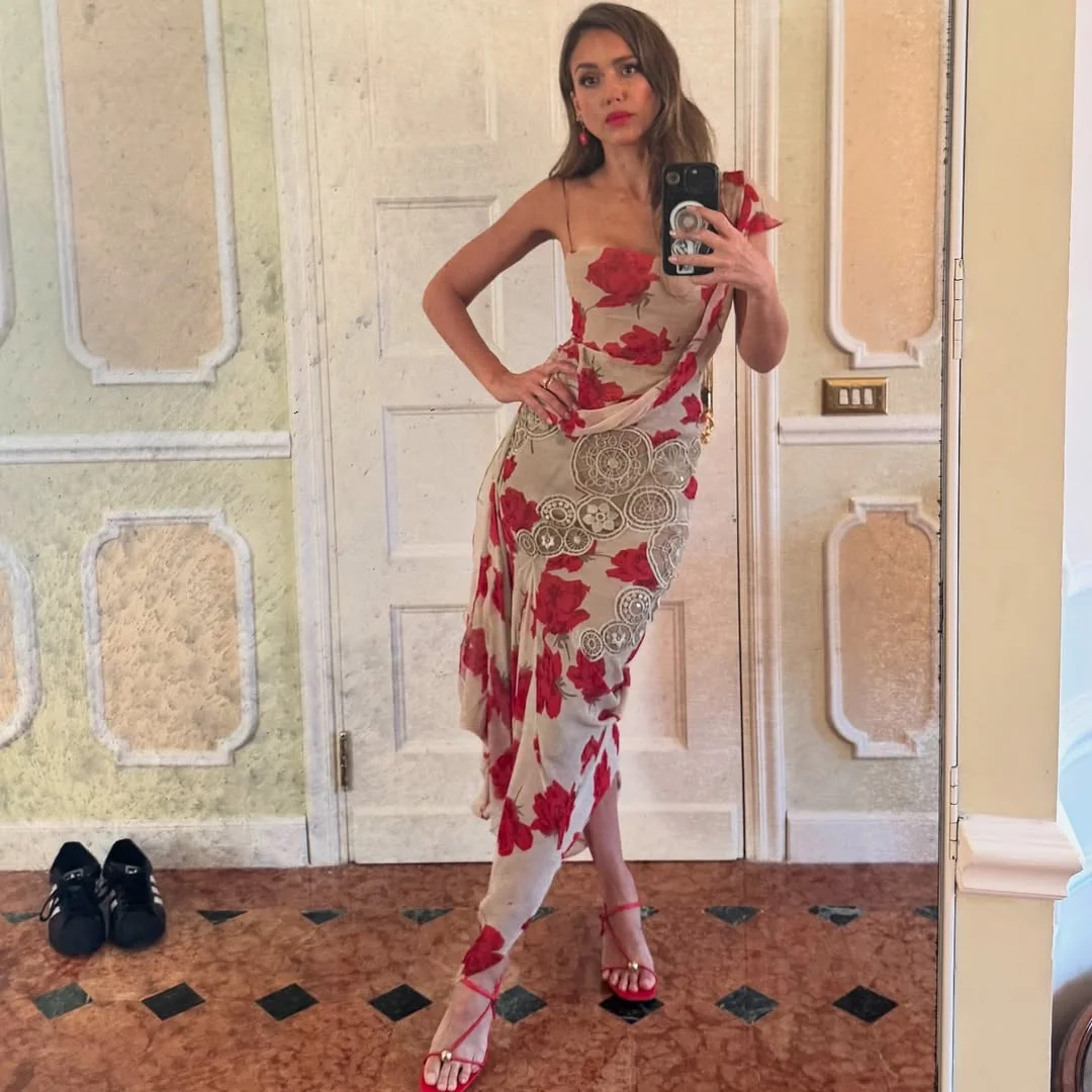 Jessica Alba, 44 picture 3 of 5