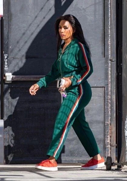 Angela Bassett, 66 picture 1 of 3
